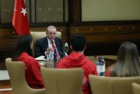 Cumhurbaşkanı Erdoğan, şampiyon sporcuları Külliye'de kabul etti