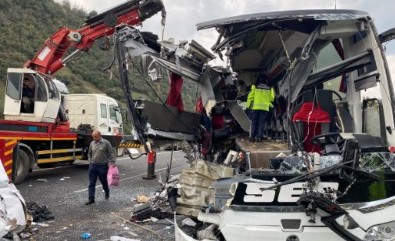 Osmaniye'de yolcu otobüsü tıra çarptı! Çok sayıda ölü var