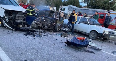 Burdur'da feci kaza!  Kediye çarpmamak için direksiyonu kırmıştı!