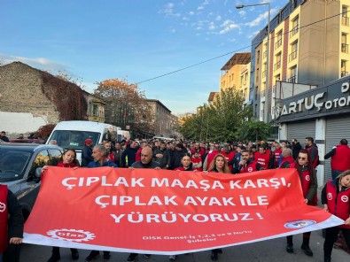 İzmir Büyükşehir işçilerinden çıplak ayaklı eylem! 'Artık yeter, hakkımız olanı istiyoruz'