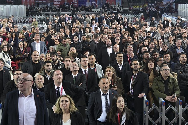 Yeni A takımı CHP'yi karıştırdı! Genel merkezle iç muhalefet arasındaki düello kızıştı