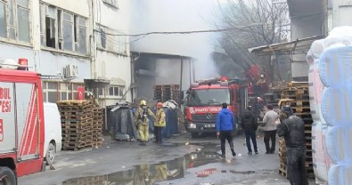 Bakırköy'de tekstil fabrikasında çıkan yangın söndürüldü