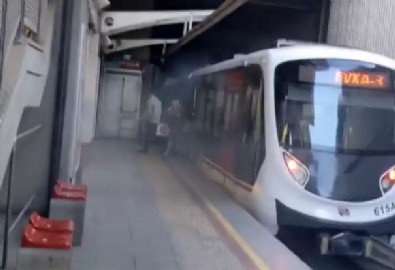 CHP'li İzmir'de metro skandalı! Metro bu kez raydan çıktı