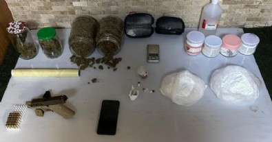 Kağıthane'de uyuşturucu satıcısına suç üstü...