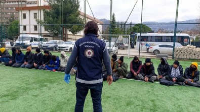 Kaçak göçmen taşıyan tır şoförü tutuklandı