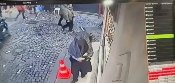 Kadın kılığında 1.8 milyonluk dev vurgun! Kafadar ikilinin 3 saniyelik hırsızlık anları kamerada...