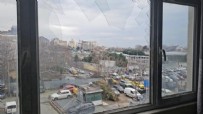 Fatih'te korkunç olay! Arkadaşlarını dövüp, camdan fırlattılar!