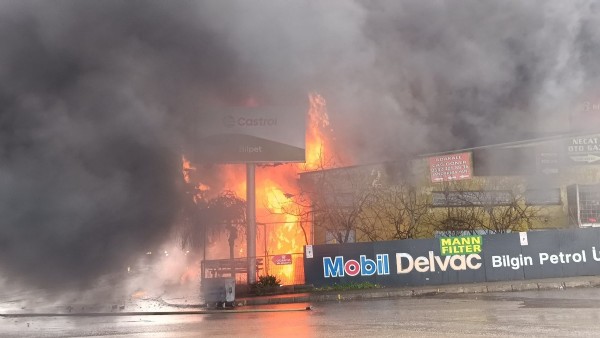 Yağ bayisi alev aldı! Bursa'da korku dolu anlar: Ekipler olay yerinde