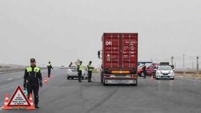 Sürücüler dikkat! 6 İlde ağır taşıtlara trafik yasağı