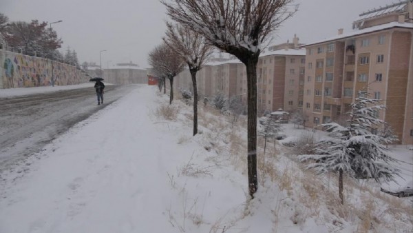 Her yeri kar kapladı! 555 yer ulaşıma kapandı