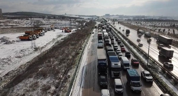Bursa'da korku dolu anlar: 25 araç birbirine girdi