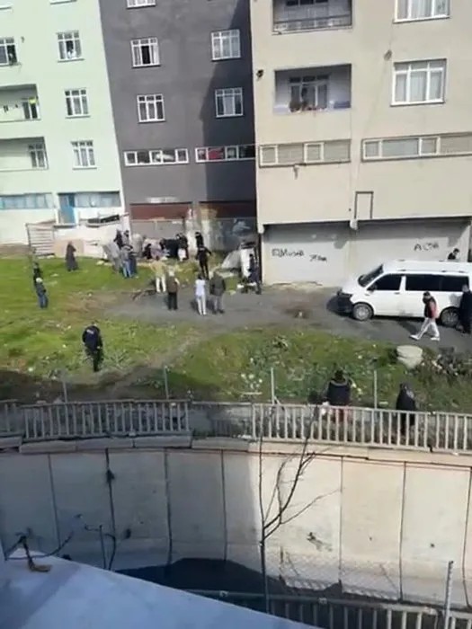 İstanbul Avcılar’da korkunç olay: Ağır yaralı kadını görenler ekipleri aradı!