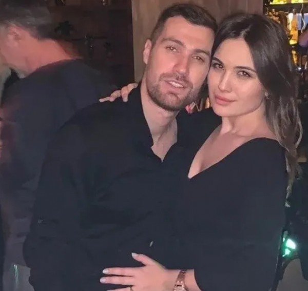 Müstakbel geline bakın, ikiz gibiler!