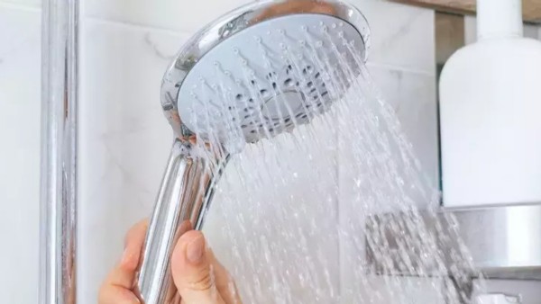 Uzmanlar noktayı koydu: Sabah duş almak mı, akşam duş almak mı? İşte en sağlıklısı…