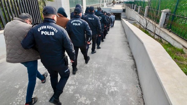Mersin'de yasa dışı bahis çetesi çökertildi: 13 tutuklama