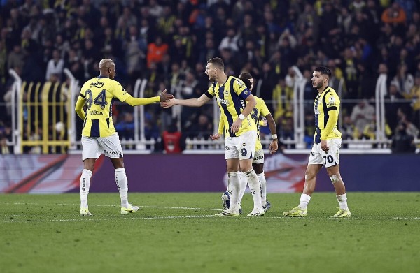 Jose Mourinho, Portekiz basınında manşetlerde! Liderliğin kokusunu aldı