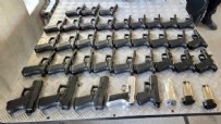 Hollanda'ya giden otomobilde 35 tabanca ele geçirildi