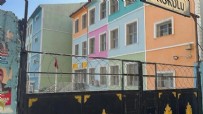 Diyarbakır'da korkunç olay! Kadın öğretmeni sırtından bıçakladı Haberi