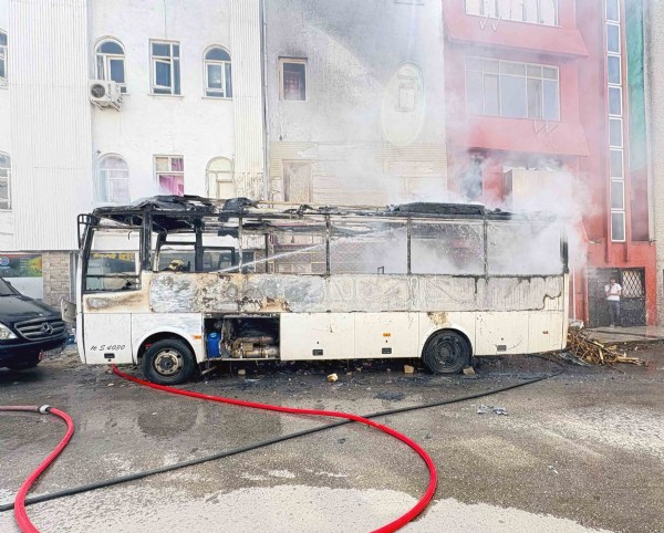 Antalya'da park halindeki otobüste yangın