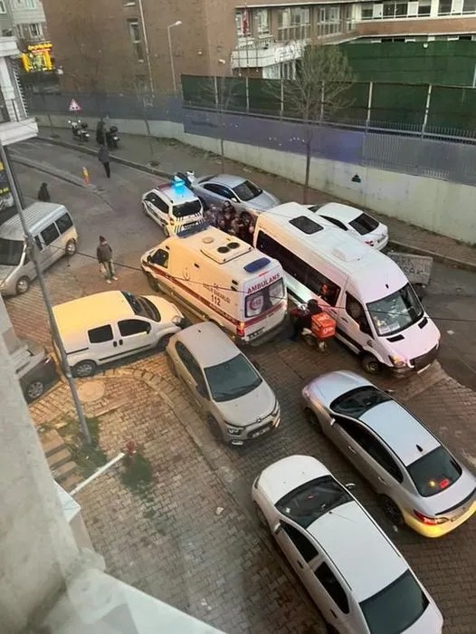 İstanbul trafiğinde korku dolu anlar: Yol verme kavgasında servis şoförünü kuzenine vurdurdu!