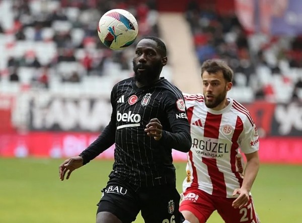 Beşiktaş'ta yıldız ismin bileti kesildi! Yerine gelecek isim belli oldu...