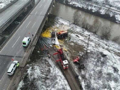 Düzce'de feci kaza! Köprüden uçtu