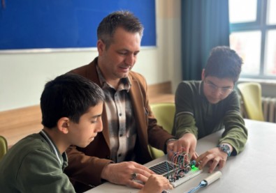 Afetlere karşı akıllı çözüm: Mehmet Akif Ersoy Anadolu İmam Hatip Lisesi TÜBİTAK finalinde