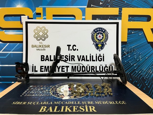 Balıkesir'de kişisel bilgileri satanlara siber operasyonu gerçekleştirildi