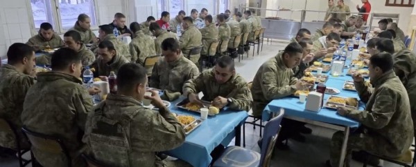 MSB paylaştı: Mehmetçiğin sınırda ilk iftarı