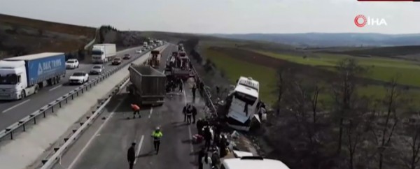 Bilecik’te tır otobüse çarptı: 11 yaralı