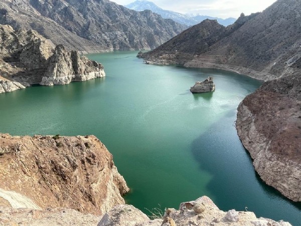 Baraj suyu 60 metre çekildi! 7 köy ortaya çıktı