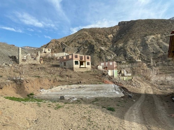 Baraj suyu 60 metre çekildi! 7 köy ortaya çıktı