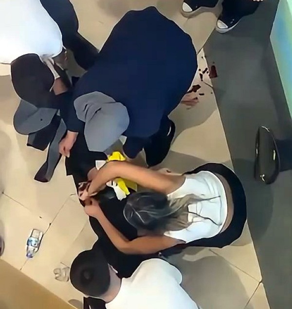 İstanbul'da AVM'de bıçaklı kavga