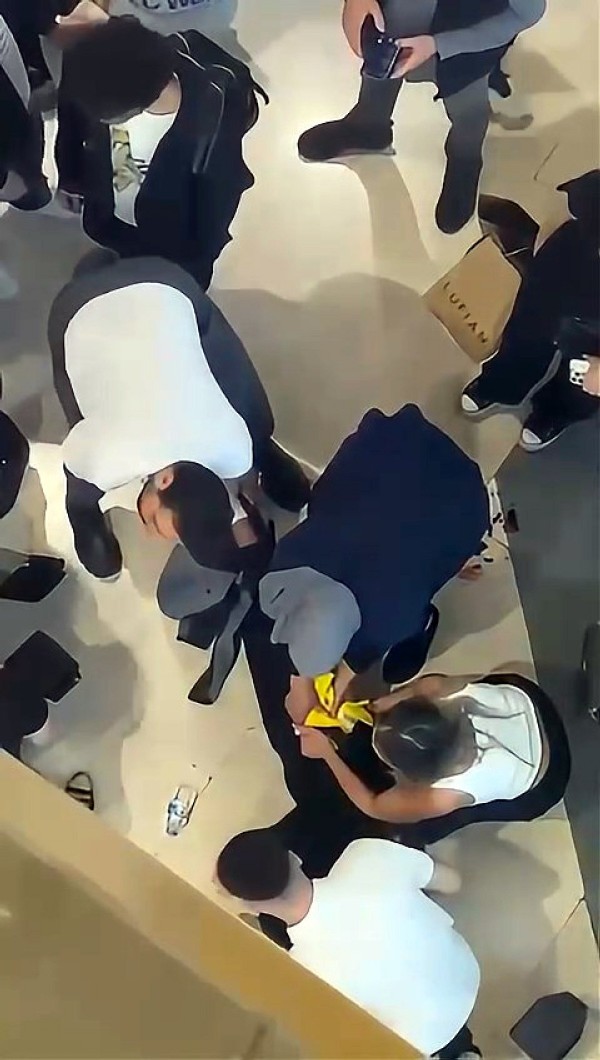 İstanbul'da AVM'de bıçaklı kavga