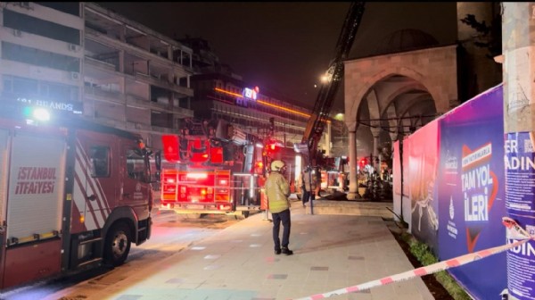 Beyoğlu'nda korkutan cami yangını