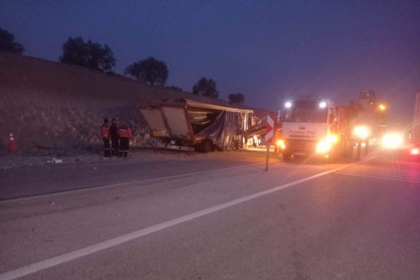 Mersin'de ölüm virajı yine can aldı: Sürücü hayatını kaybetti
