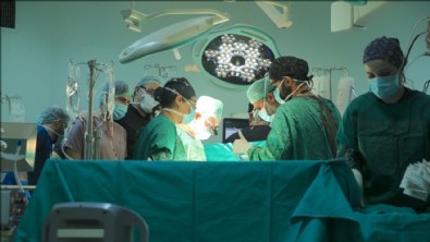 Görme engellilere umut ışığı! Dişten alınan parça göze takıldı