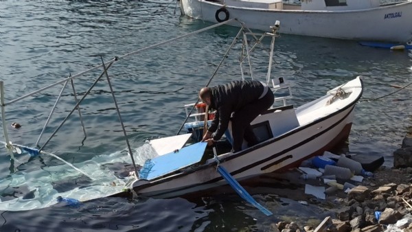 İskenderun'u fırtına vurdu: Deniz çekildi