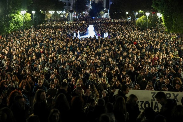 Yunanistan'da hükümete gensoru: Atina sokakları karıştı