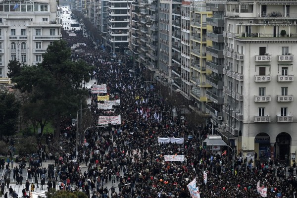 Yunanistan'da hükümete gensoru: Atina sokakları karıştı