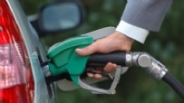 Araç sahiplerine müjde! Benzinden sonra motorine de indirim geldi