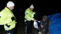 Samsun'da yol kenarında çadırı fark eden polisler hayat kurtardı