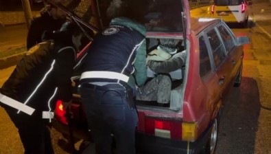 Amasya'da şüpheli araçta 6 kaçak göçmen yakalandı