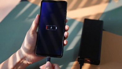 Instagram ya da Youtube değil... En çok şarj yiyen uygulama bakın neymiş