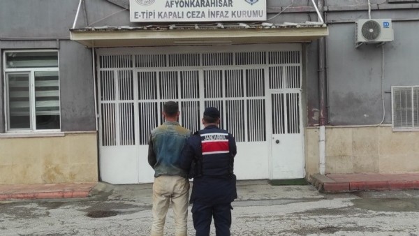 Afyonkarahisar'da dolandırıcılıktan arana şahıs yakalandı