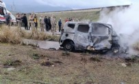 Gaziantep'te otomobille çarpışan hafif ticari araç alev topuna döndü