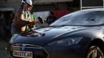 İngiltere'de Elon Musk'a yönelik protestolar Haberi