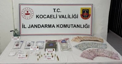 Zehir tacirine darbe: Evden kilolarca uyuşturucu çıktı