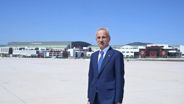 Abdulkadir Uraloğlu: Tüm havalimanlarımız estetik ve özgün bir mimariye sahip