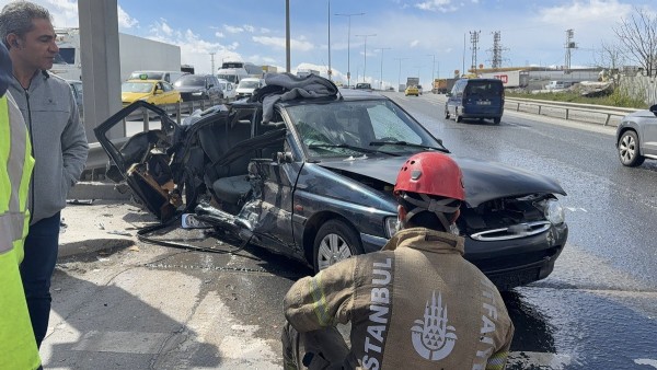 İstanbul'da kendisine yeşil yandığını düşünen sürücü yola atladı